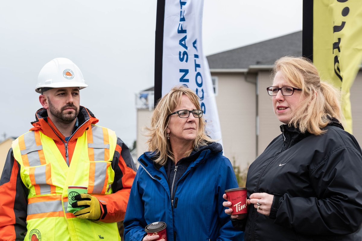 ConstrSafetyNS's tweet photo. Last week were at Governor's Brook with @LumberMart, @NSLAE, &amp; @NSHomeBuilders for Curbside Coffee Chats. We shared coffee, donuts, and talked safety with home builders in the area. #LetsTalkSafety https://t.co/81GCR5DwvS