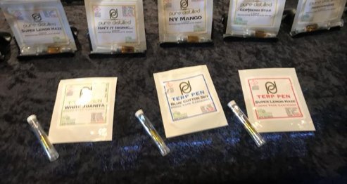 HerbalHealingCO's tweet photo. Herbal Healing is now carrying Pure Distilled &amp; Golden Barn products for an awesome price! Cartridges are 500 mg syringes are 1000 mg. Come check out the huge variety of strains &amp; treat yourself.
https://t.co/DMs9cswkLD 
#vapecarts #colorado #GoldenBarn #terps #vapelife https://t.co/VCMNDq6TGj