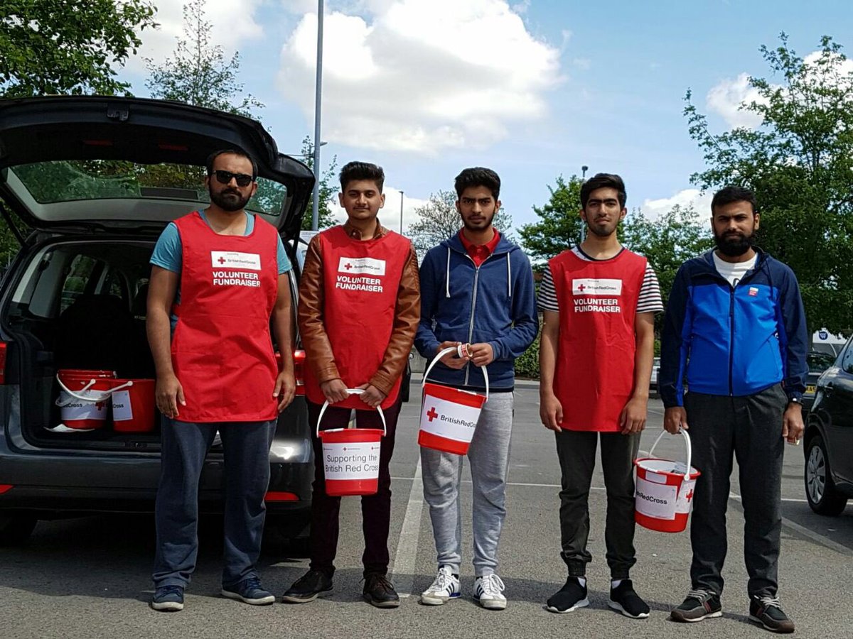 AMYA_DarulAmaan's tweet photo. Our volunteers collecting #charity for @BritishRedCross at @Tesco at Cheetham Hill Road #Manchester https://t.co/dL444ZYpTQ