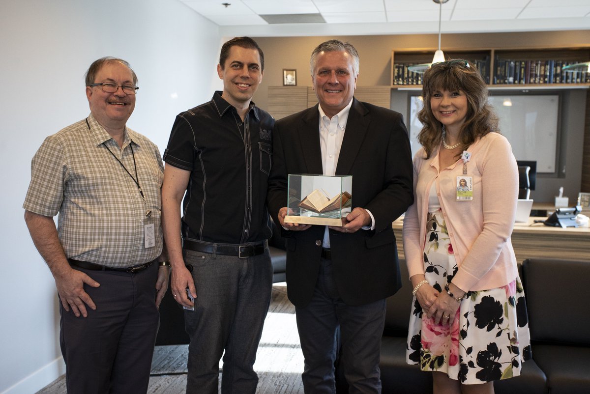 dougclay's tweet photo. So cool to be presented with the Bible of our Fellowship’s first General Superintendent, E.N. Bell. Displayed proudly in my office! #BiblicalLiteracy #Legacy #SeeItInPerson #BibleInTreeForm https://t.co/RsqVBh0WIo