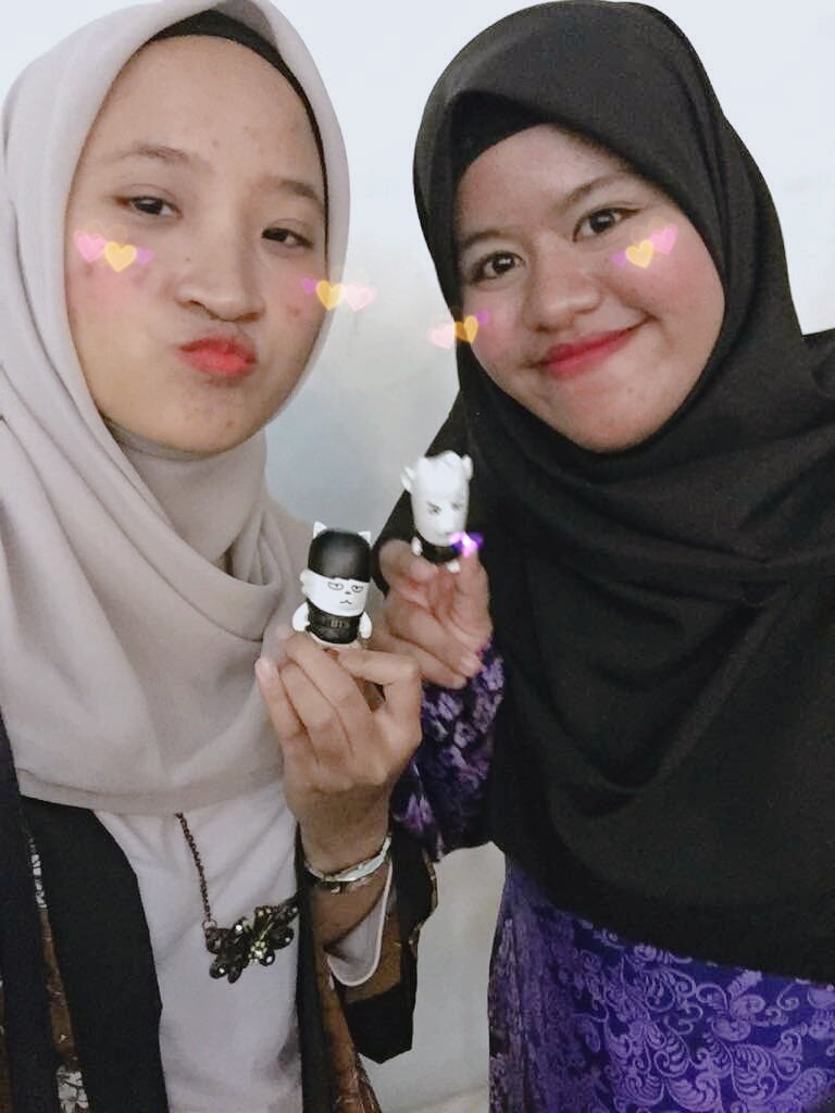 abbyrain's tweet photo. Our pre-graduation dinner with mini chimnie and mini hobie 💕
#MPG18 🌙
#ARMYSelcaDay (not really😂) https://t.co/SHKIC6ZILD