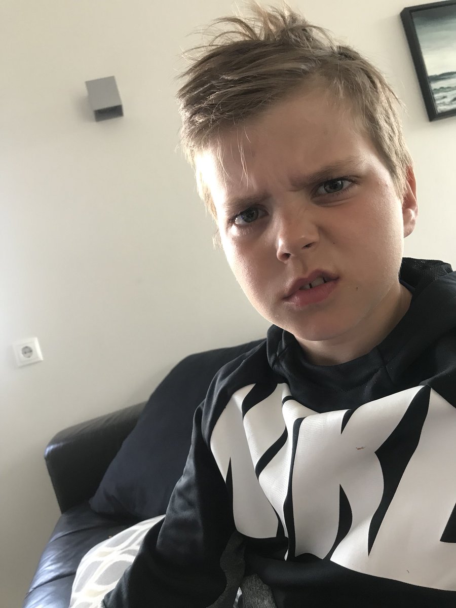 Þegar þú segir 10 ára syni þínum að Höddi Magg sé ein mesta marka maskínan í sögu íslenkrar knattspyrnu. 
Er ekki kominn tími á að gera þátt um það!!!  #pepsimorkin @HoddiMagnusson