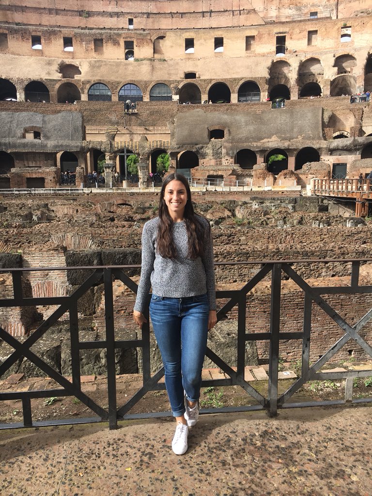 ChristinaMcHale's tweet image. No matter how many times I’ve been here I’m always amazed 🙌🏻#colosseum #Roma