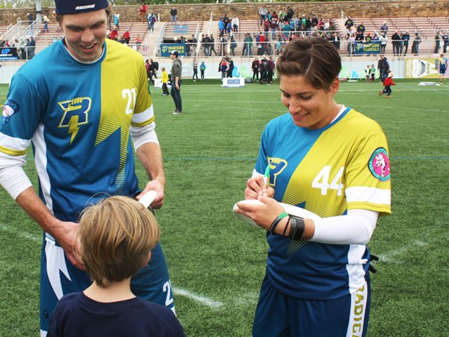 Robyn Wiseman breaks Madison ultimate frisbee’s gender barrier, becoming the first woman to play for <a href="/MadisonRadicals/">Madison Radicals</a> <a href="/wi_statebird/">Robyn Fennig</a> isthmus.com/arts/sports/ge…