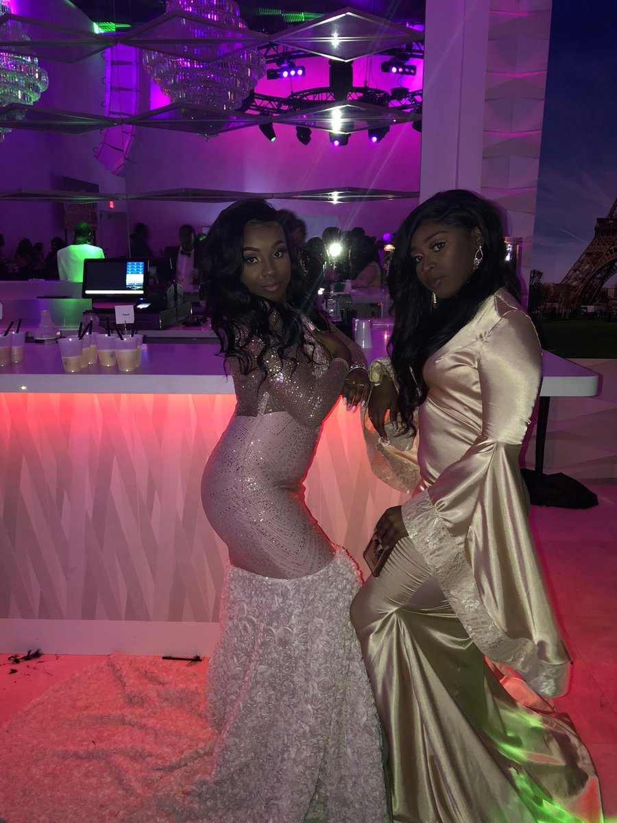 diormalii's tweet photo. Glorious π #nhsprom #prom2k18 https://t.co/oFaCjny6RT