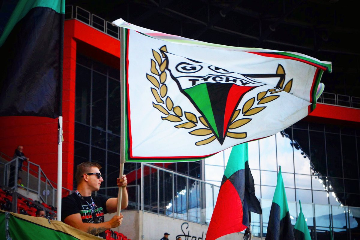 wyjazdowy's tweet photo. 🇰🇳 Całe życie pod dyktando tych barw! #ultras #tifo #TYCRCZ @GKSTychy1971 https://t.co/5P8CQ77CPD