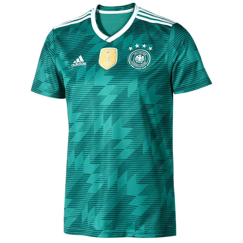 Liebe deutsche Sportjournalisten, wie wäre es, wenn ihr nur dann nach Russland reist, wenn Kollege Hajo Seppelt mitreisen darf? Die TV-Anstalten haben ihre WM-Studios hier. Das Geblubber aus der Mixed Zone nach dem Spiel braucht eh kein Mensch.  #heimspiel #zehntausendfreunde