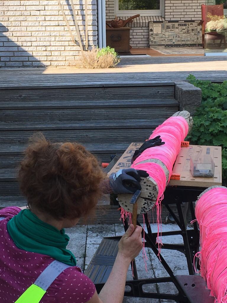 IngaMomsen's tweet photo. #Fadentanz aus drei Teilen wird wieder eins. Zu sehen ab 2.Juni beim SkulpturenSommer Bissee. #materialmalerei https://t.co/1ooYPrwDPv