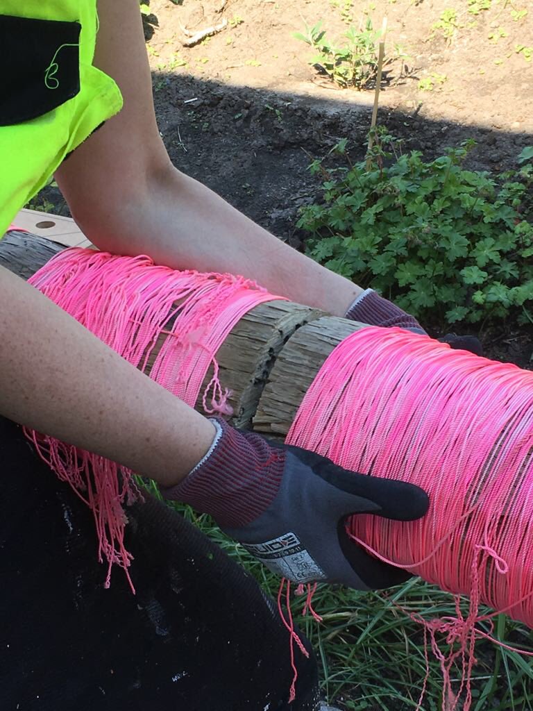 IngaMomsen's tweet photo. #Fadentanz aus drei Teilen wird wieder eins. Zu sehen ab 2.Juni beim SkulpturenSommer Bissee. #materialmalerei https://t.co/1ooYPrwDPv
