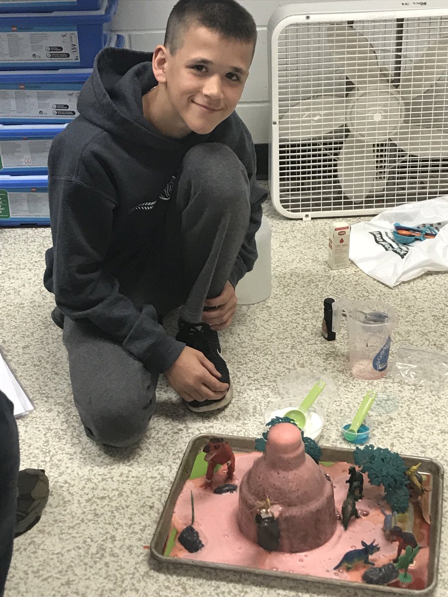 MissBentley_'s tweet photo. Today we built earthquake proof buildings, erupted volcanoes, demonstrated hydropower, &amp; extracted DNA from a banana! It was a great day. #welovescience https://t.co/MjzKepRgQz