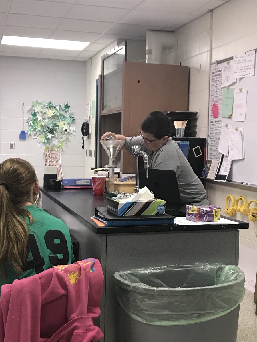 MissBentley_'s tweet photo. Today we built earthquake proof buildings, erupted volcanoes, demonstrated hydropower, &amp; extracted DNA from a banana! It was a great day. #welovescience https://t.co/MjzKepRgQz