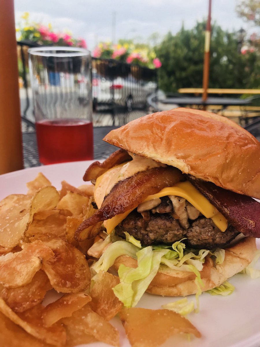 eatatbookclub's tweet photo. Let us solve your Monday blues with some bacon 🥓🥓 #BookClub #southmpls #kombucha https://t.co/4tncY63EY6