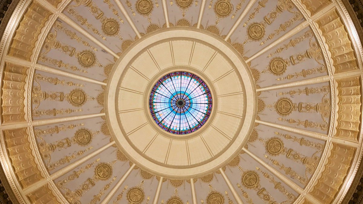 ianaberle's tweet photo. #LookUp!

The oculus of the #DallasHall rotunda looks over the @smu students with it's beautiful #stainedglass. Full view at https://t.co/BrRiwW5U8b https://t.co/id1skpDWfq