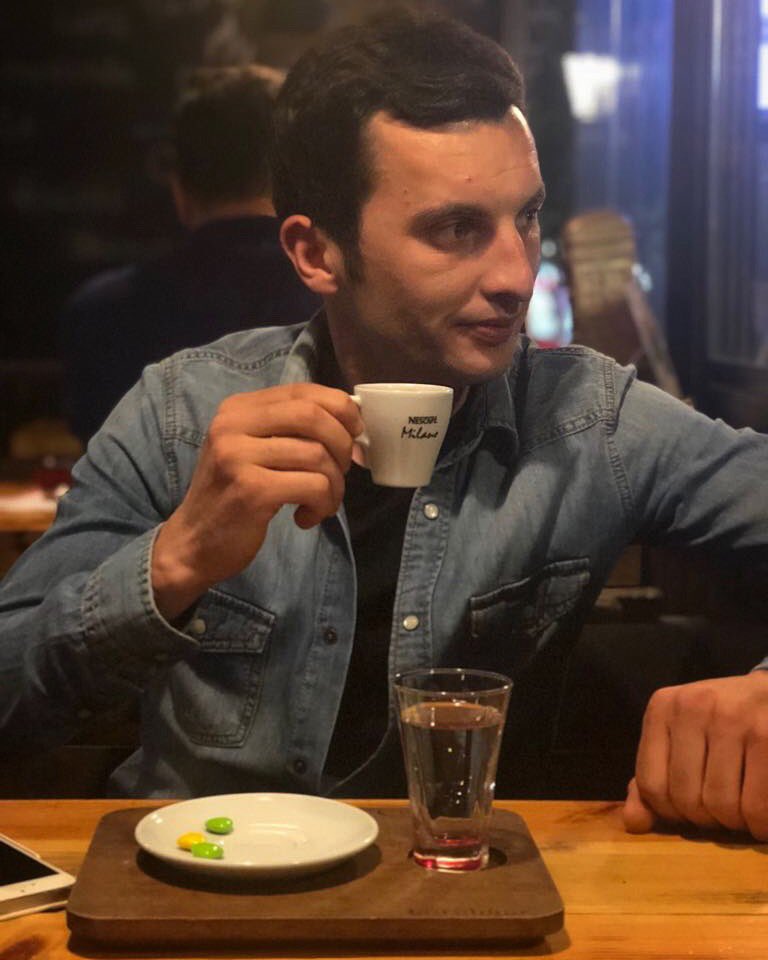JunAhmet's tweet photo. Kahve dostun muhabbetine.sevgilinin gözlerine ve arkadaşın sohbetine içilir... https://t.co/0MTQClolWy