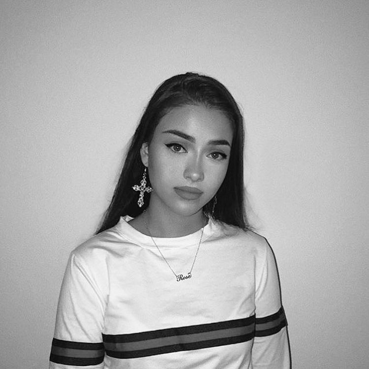 JSPZNXORE's tweet photo. » JOUEUSE.

— Gwen Stacy
— Inconnue
— Surdouée en sciences
— 15 ans
— @GWXNSTVCY https://t.co/agbXdvZAAA