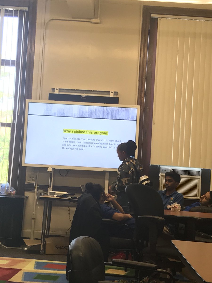 _mshanson's tweet photo. Traveler’s Early Edge students presenting their final projects! #bstemhartford #travelersearlyedge @BSTEMhartford @MrRichT1P @PathwaysAcad https://t.co/rGjJPHiWlZ