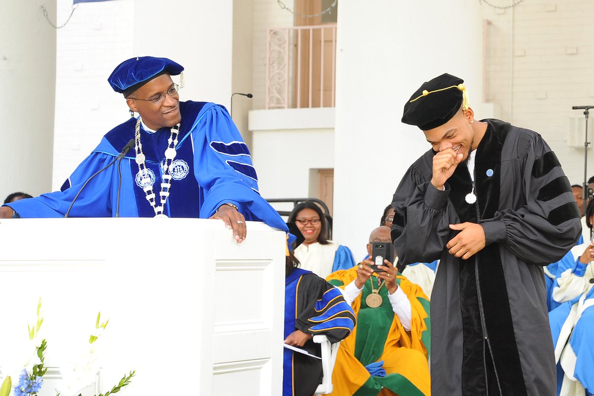 HipHopPrez's tweet photo. Chance The Doctor. #BlackBoyJoy @chancetherapper #DillardGrad18 https://t.co/DtDR9ps1vZ