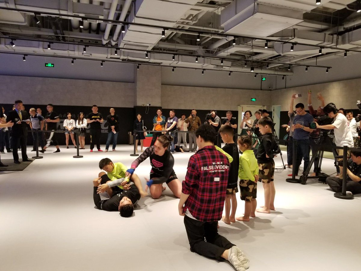 gabijiu's tweet photo. Teaching jiu jitsu for kids in china 🇨🇳 #roadfc #roadfc047 https://t.co/D42G2Yegpr