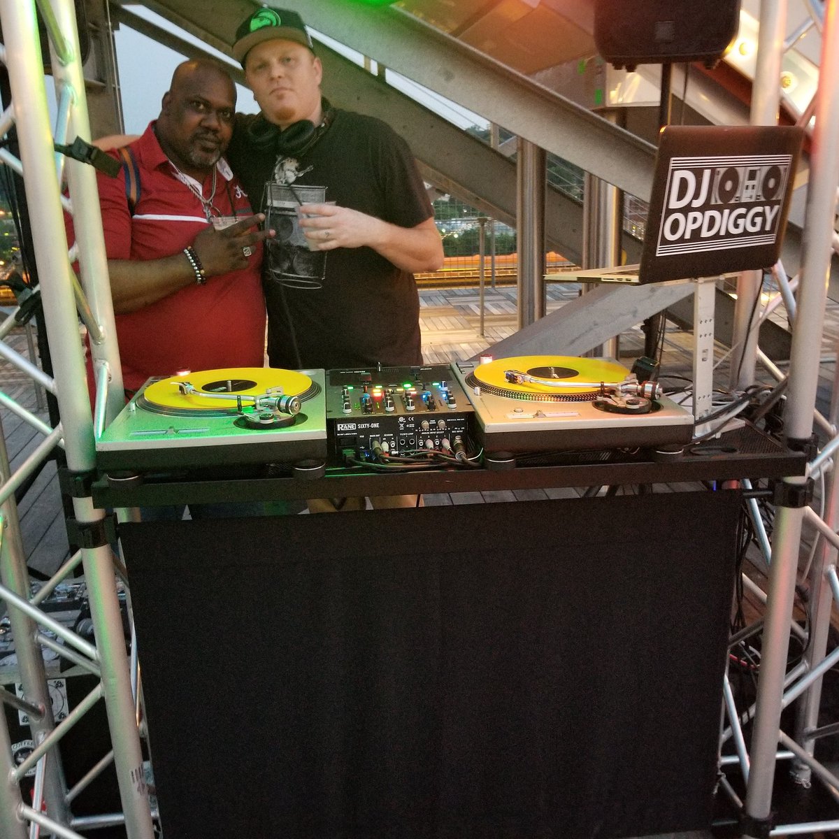 officialdjlinc's tweet photo. Chillin with @opdiggy. This brotha puts it down https://t.co/KeZ7YwioGD