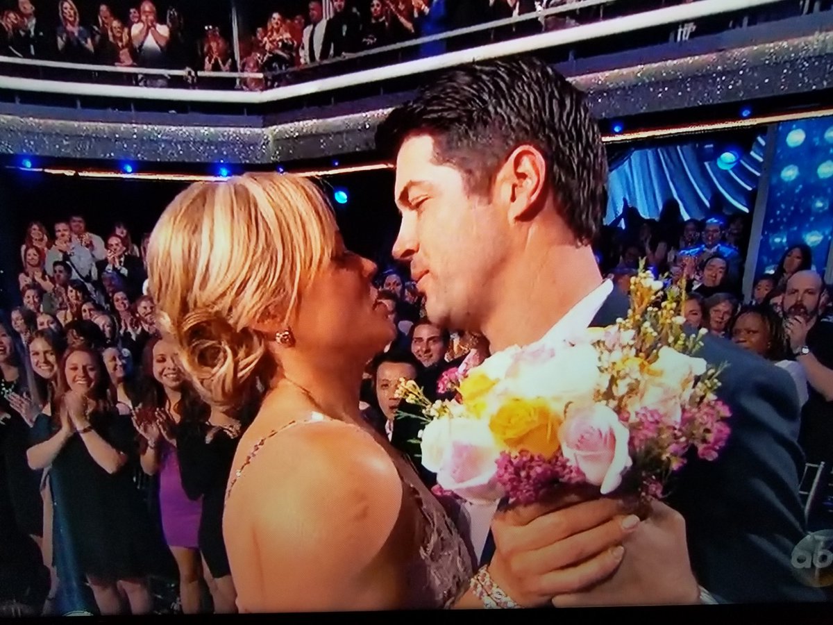 ReggieSanders's tweet photo. .@JennieFinch dancing like the star she is and showing mad love and respect to her husband Casey on @DancingABC . 💯 Outstanding work @keodancer.
- #TeamPitchPerfect https://t.co/TIXMkgQaid