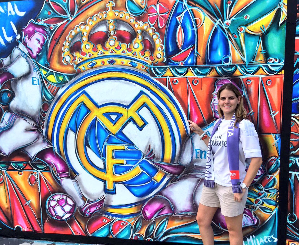Wallpaper Graffiti Real Madrid Logo Wallpaper