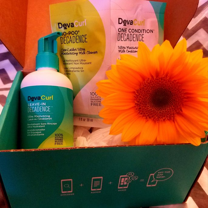NikkiOnVegas's tweet photo. Just got my latest box of complimentary goodies from Influenster! I'm mad excited to try out this new Leave In conditioner from @DevaCurl 😍😍 Shout out to my son for the Sunflower 🌻🌻 #HelloMoistureGoodbyeWeight https://t.co/vcnkYIMJa7