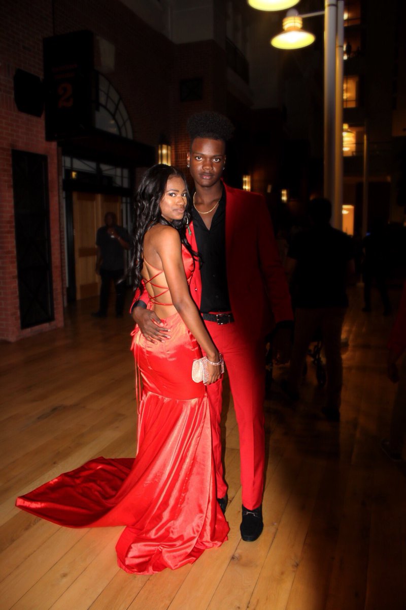 XMulaax__'s tweet photo. Better late than never🌹 #OxonProm2k18 #prom2k18 https://t.co/H52HUeBVTg