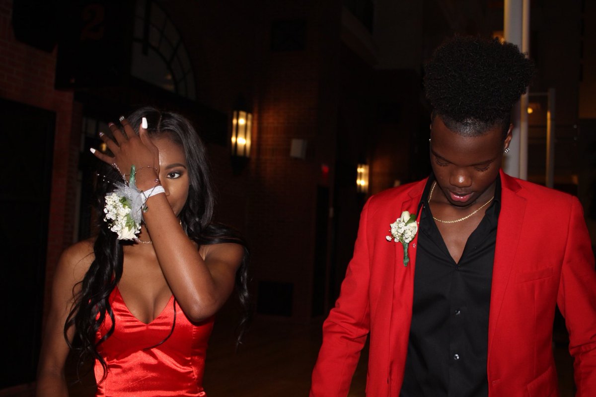 XMulaax__'s tweet photo. Better late than never🌹 #OxonProm2k18 #prom2k18 https://t.co/H52HUeBVTg