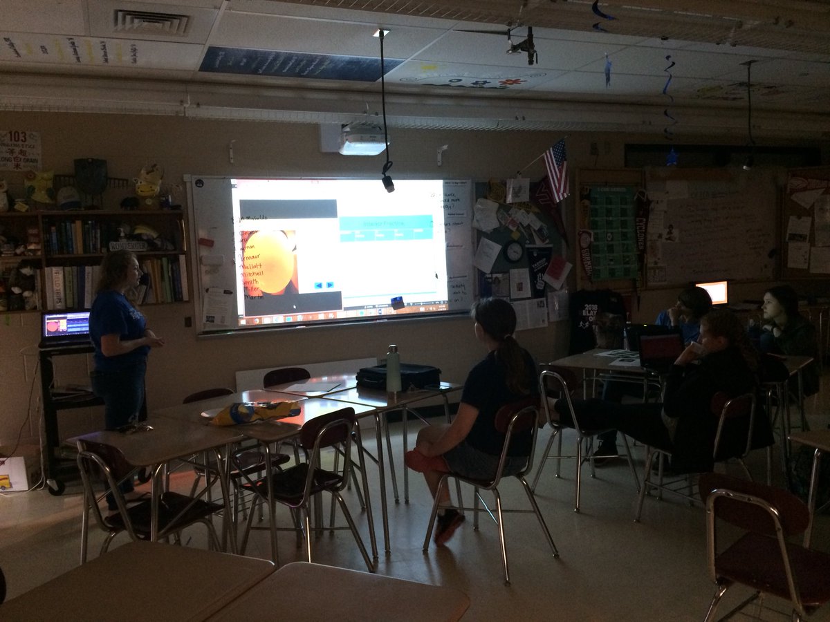 CV_FFA1954's tweet photo. #PoultryJudging team working hard with @gates_alicia learning about Egg Grading! π₯π₯π₯ #Teamwork #GreatAlumni #ICanWeWillFFA https://t.co/bK04KkZjAK