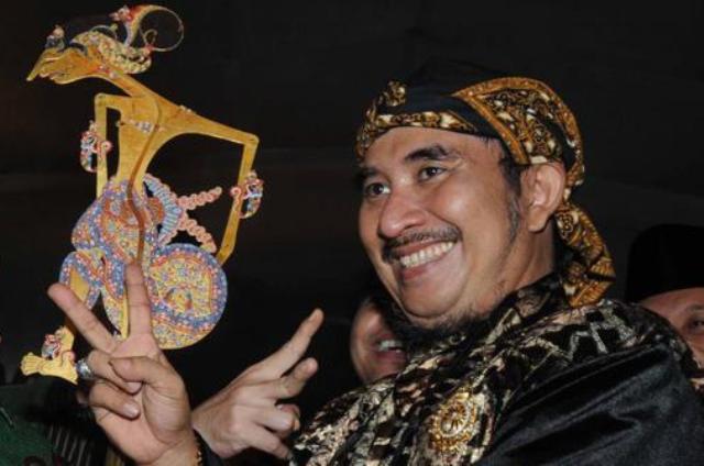 Deka_pilo43's tweet photo. Satu-satunya dalang yang selalu ingin saya liat aksinya. Selalu tampil beda, inovatif, berani, exotic, konyol.
Selamat jalan ki enthus soesmono
#RIPKiEnthus https://t.co/d2mgj5npFX