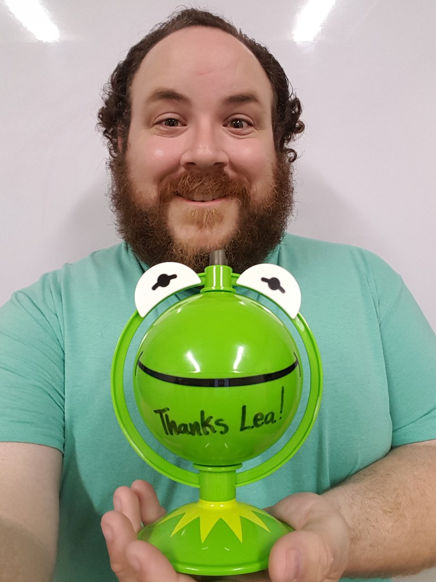 LibraryMedlin's tweet photo. Thanks @librarylea for the AWESOME graduation gift! 😍🐸 #RutgersGraduation https://t.co/UXcdfUgsjZ