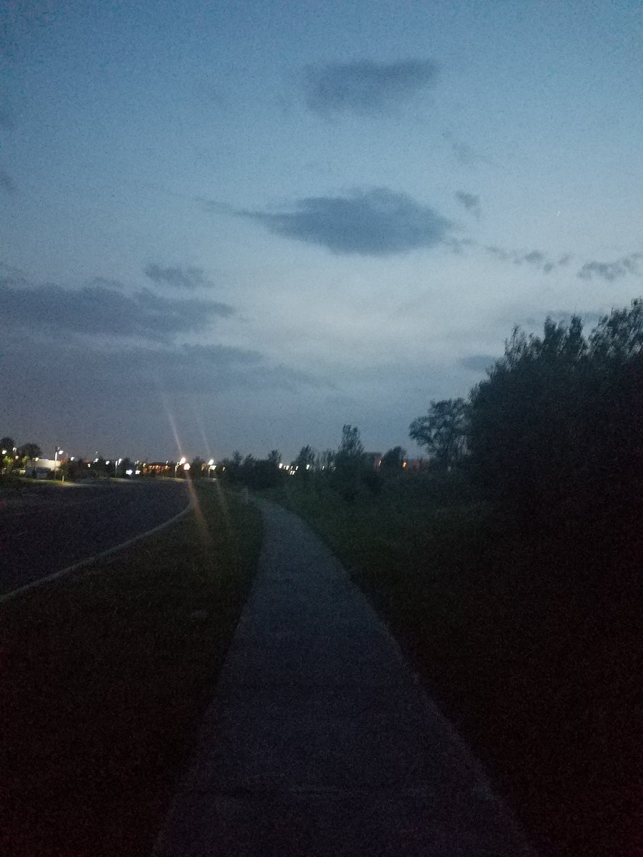 PerkyLabGirl's tweet photo. Over 90 degrees today meant this small little run waited til dusk. Hoping better sleep tonight helps me do more in the morning! #runandexplore #worktrip #running https://t.co/kn7n94Ngwm