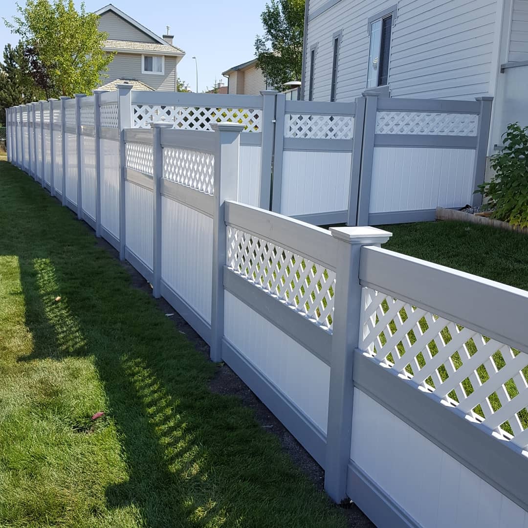 FinalVinylInc's tweet photo. If you need a new fence, think #vinylfencing We supply and install Premium Vinyl Fencing and always give free quotes. #calgary #vinylfences #vinyl #vinylfencecontractor https://t.co/QNOXDXpUWM