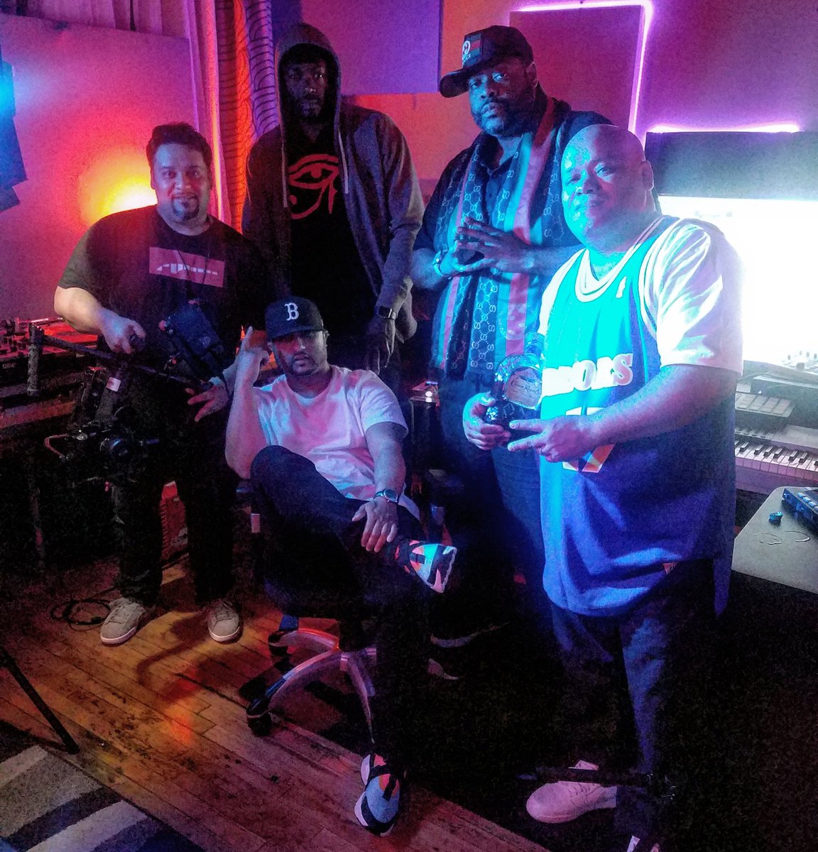 synfullmuzik's tweet photo. The built has been slow and steady... But we ready! Lock n Load n!&&@s! #BetweenTheWorldAndMe
#Synfullmuzik #MoveTheCrowd #Audiochemists https://t.co/0OxyPphJRx