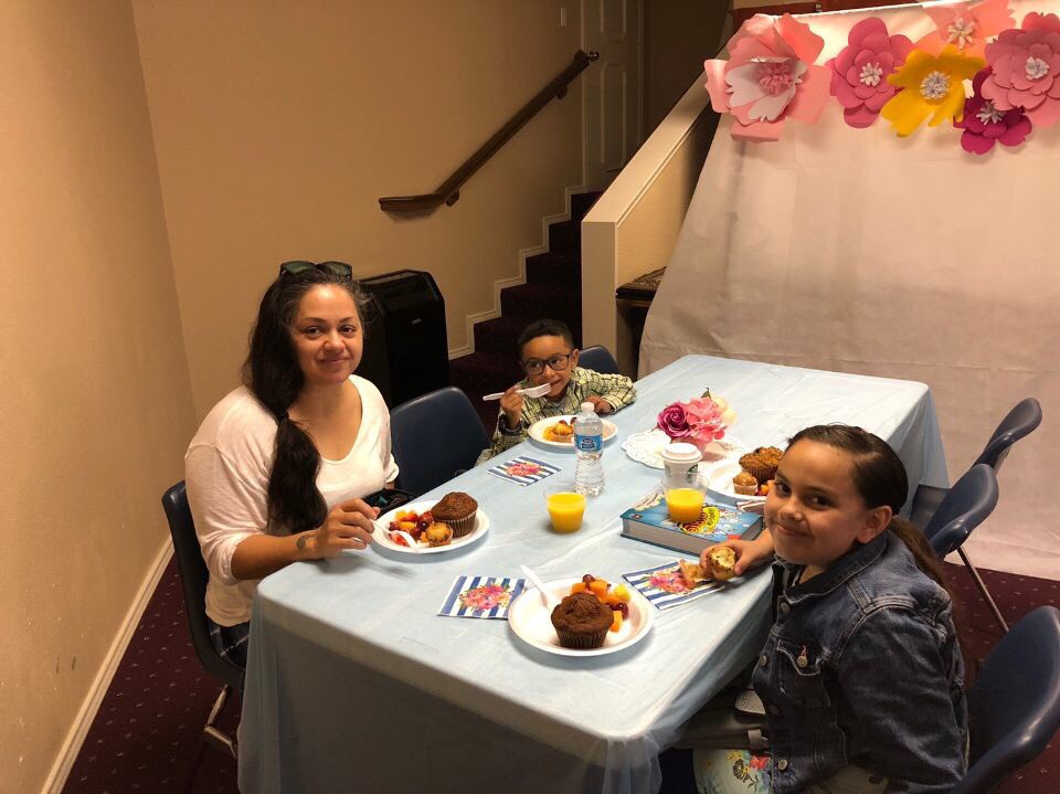 MidCitiesC's tweet photo. Life Pentecostal Church had muffins for all of the wonderful mothers yesterday for Mother’s Day! Everyone had a great time!
#LifeUPCI #MothersDay #Muffins https://t.co/QvVe3thILC