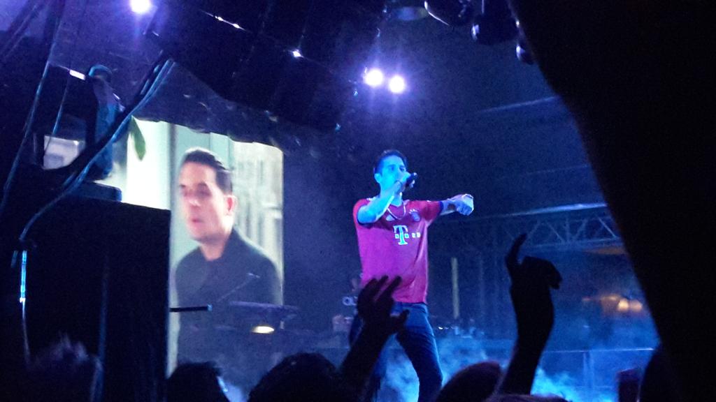 buuuiii896's tweet photo. I have no words for this evening I have waited so long for. I am so incredibly proud of @G_Eazy . This concert was indescribably beautiful and all the stress was worth it!

My brother liked your shirt very much! https://t.co/NREZVAj98Y