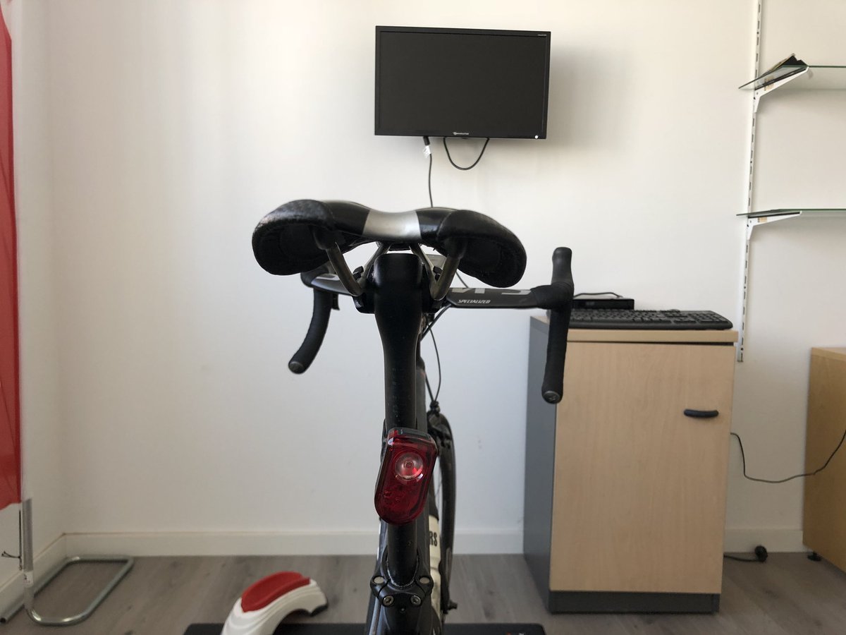 jsolalo's tweet photo. Pelvis dropping on the right. Asymmetric kinematic legs &amp; ankles vía @leomolabs  and asymmetric saddle pressure vía @e_wiva  #c4us #t4ll https://t.co/ik5JpR0yNT