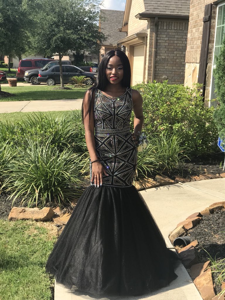__aambs's tweet photo. #prom2k18 a night to remember ✨ https://t.co/3WwwwxfwWd