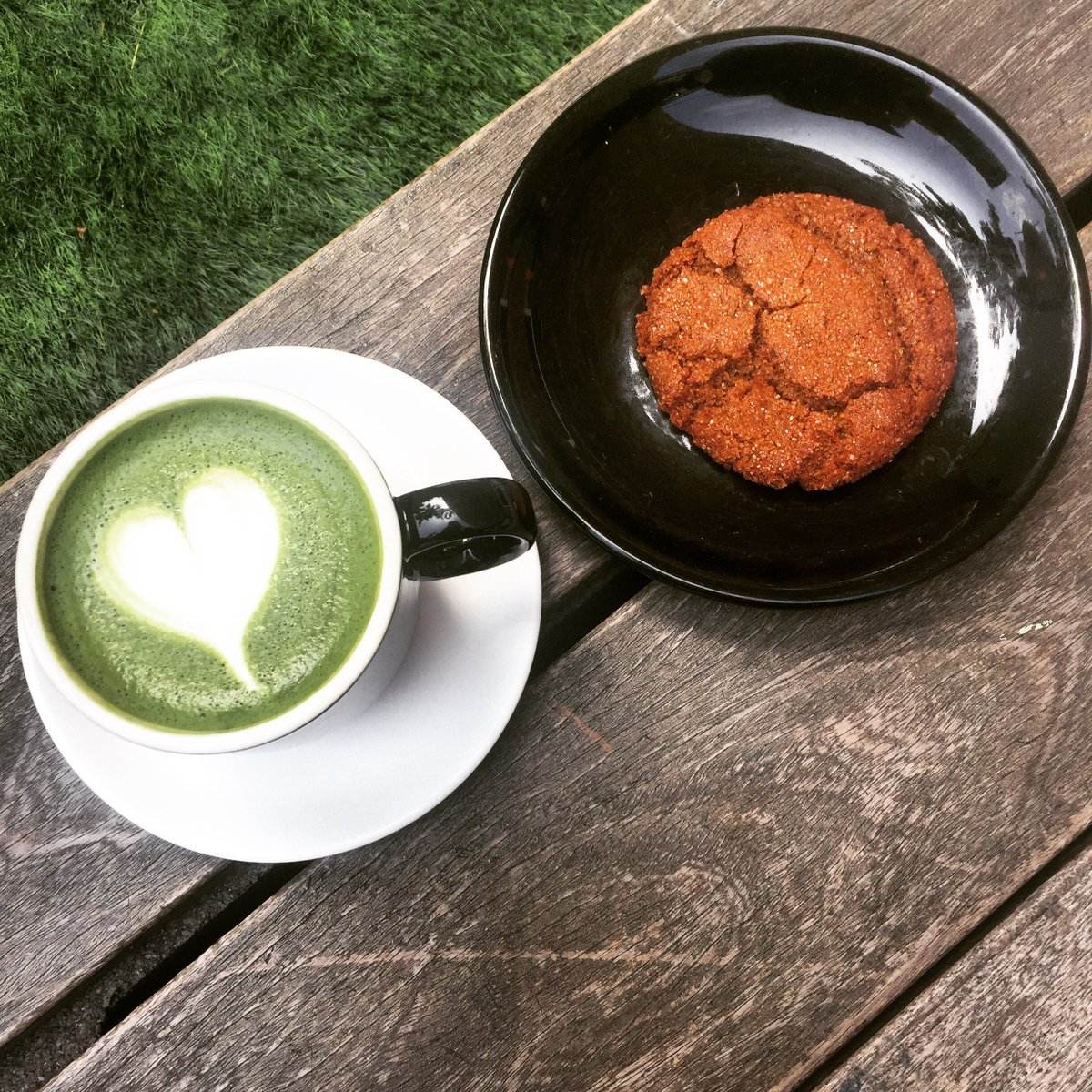 We’re taking a break on the grass with a matcha latte and maple cookie. What’s your go to for a breaktime snack?
#matchalatte #maplecookie #food ❤️