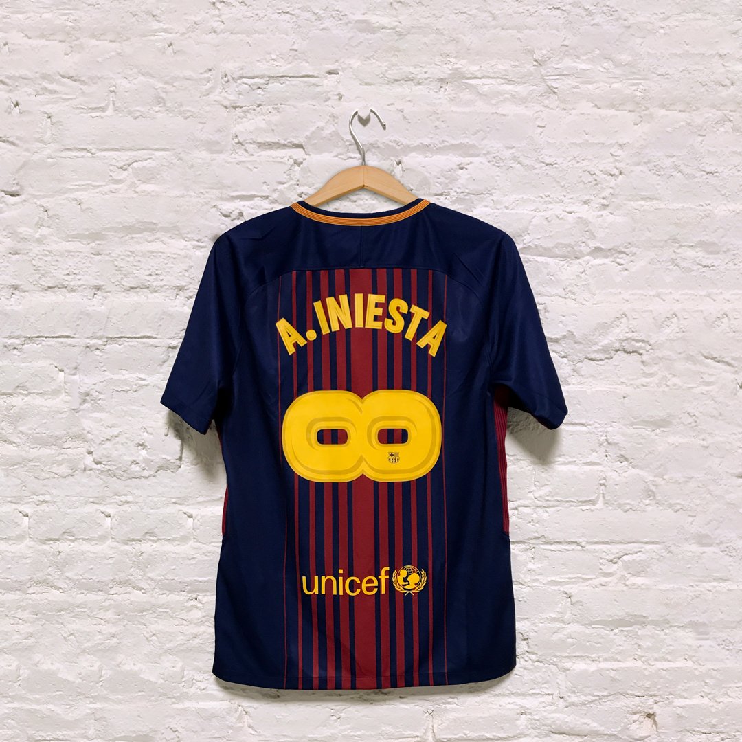 camiseta del Barça para rendir homenaje a Iniesta /