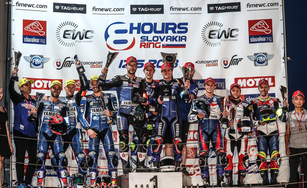 ffmoto's tweet photo. #CoupDeChapeauAuxFrançais
Le @GMT94 avec @mikedimeglio63, #DavidCheca et #NiccolòCanepa ; @FreddyForay et #AlanTecher (#Honda) ; #YamahaViltaïsExpériences avec @AltFlo66, #AxelMaurin et #VincentLanbois ; #Atomic68 avec #ClémentStoll...  https://t.co/VfpIproYGN https://t.co/OenZd7c63B