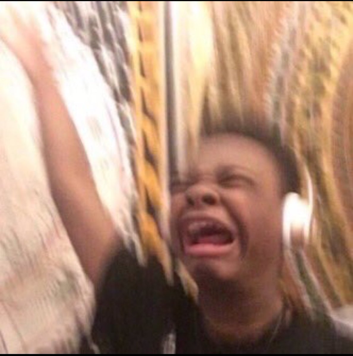 ilsan_RM's tweet photo. @BTS_twt Love Maze é aquela música que nem lançou e eu já tô como?
VEM HINOOOOOOOOOOOOO!!!
@BTS_twt #iVoteBTSBBMAs https://t.co/SXG4tOuaAo