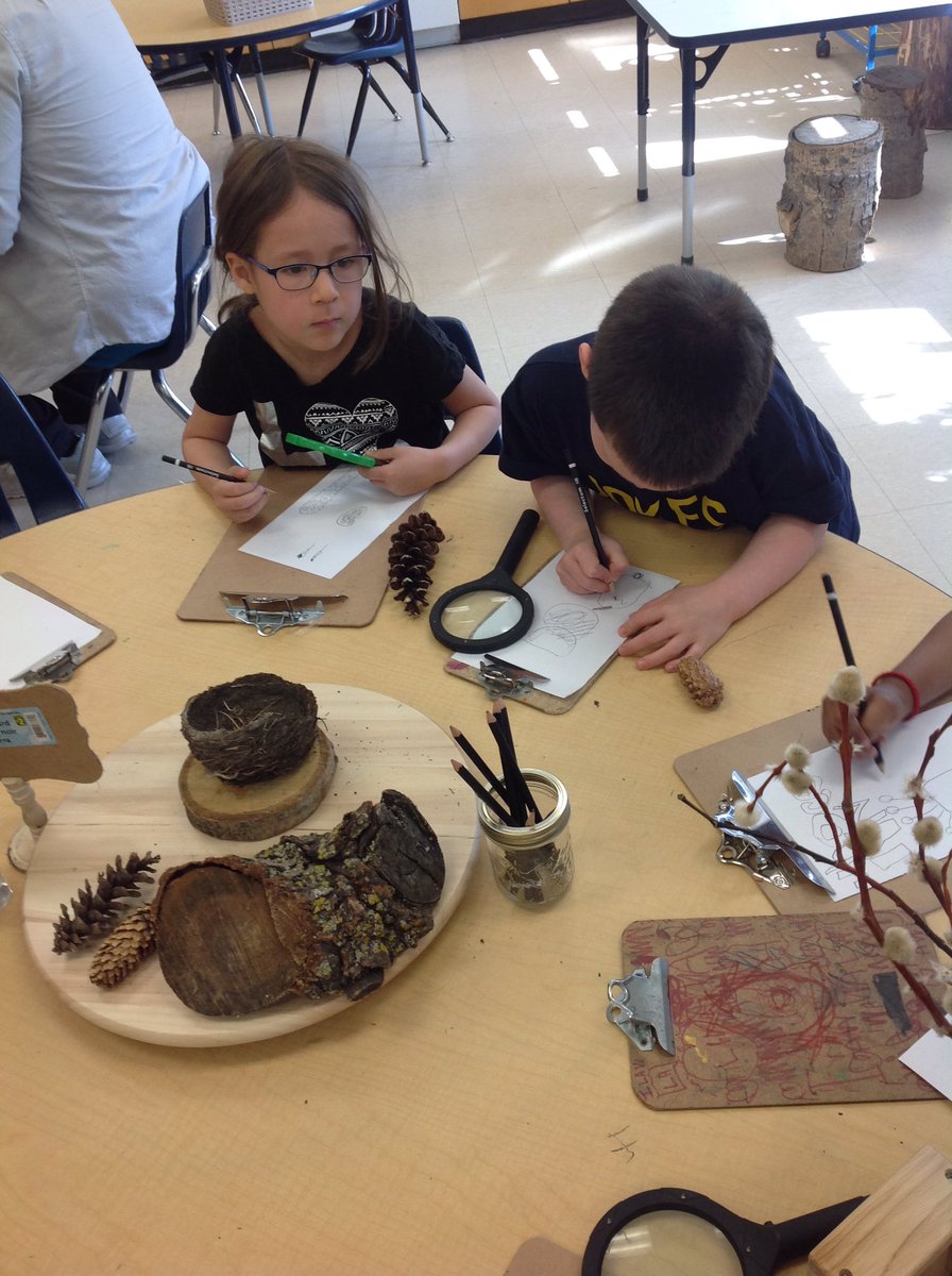 hollydumond's tweet photo. A popular discovery centre this morning: Look and Draw! #reggio #FDKwsd https://t.co/pdpRhnP05X