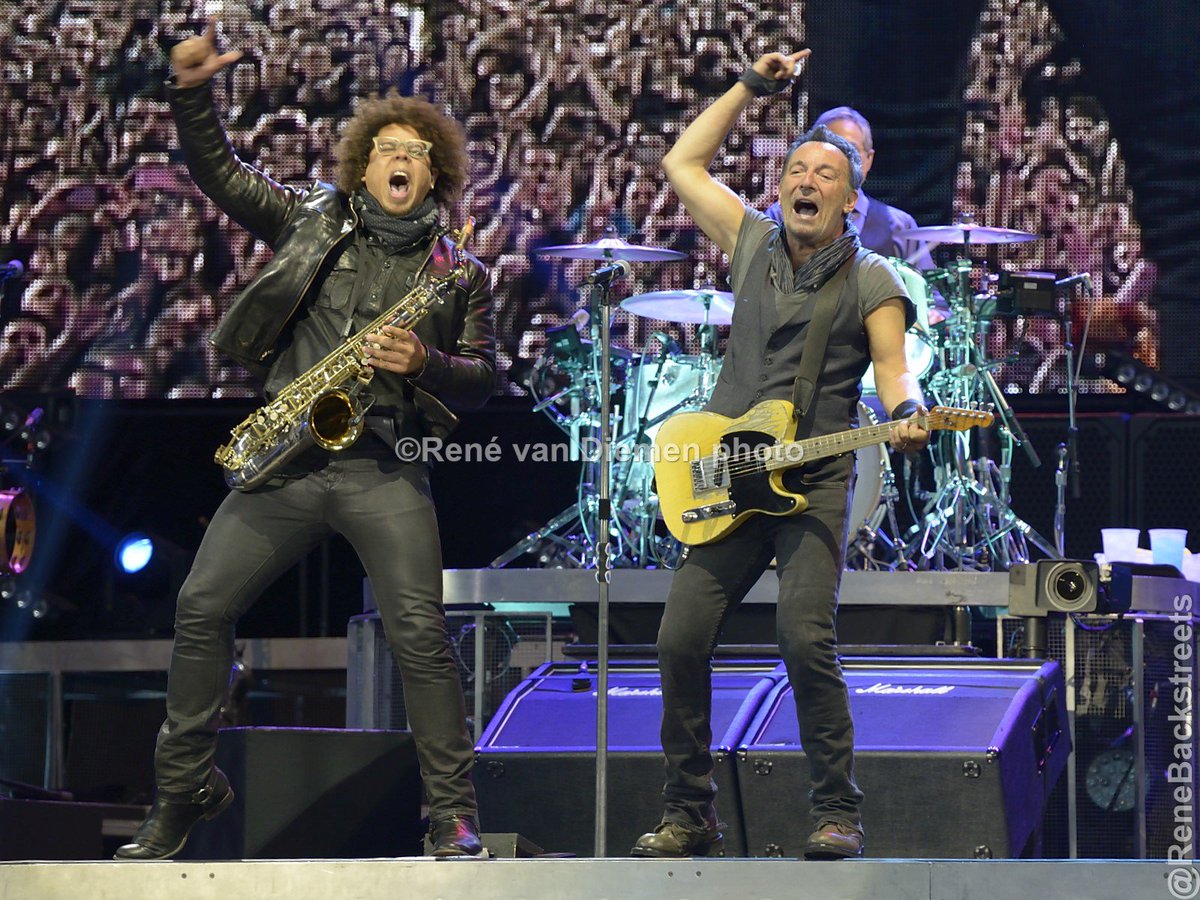 ReneBackstreets's tweet photo. 2 years ago today at the opening of the European part of the River Tour in Barcelona. @jakeclemons @PointBlankSpain @FCBarcelona stadium https://t.co/NglRJtpASm
