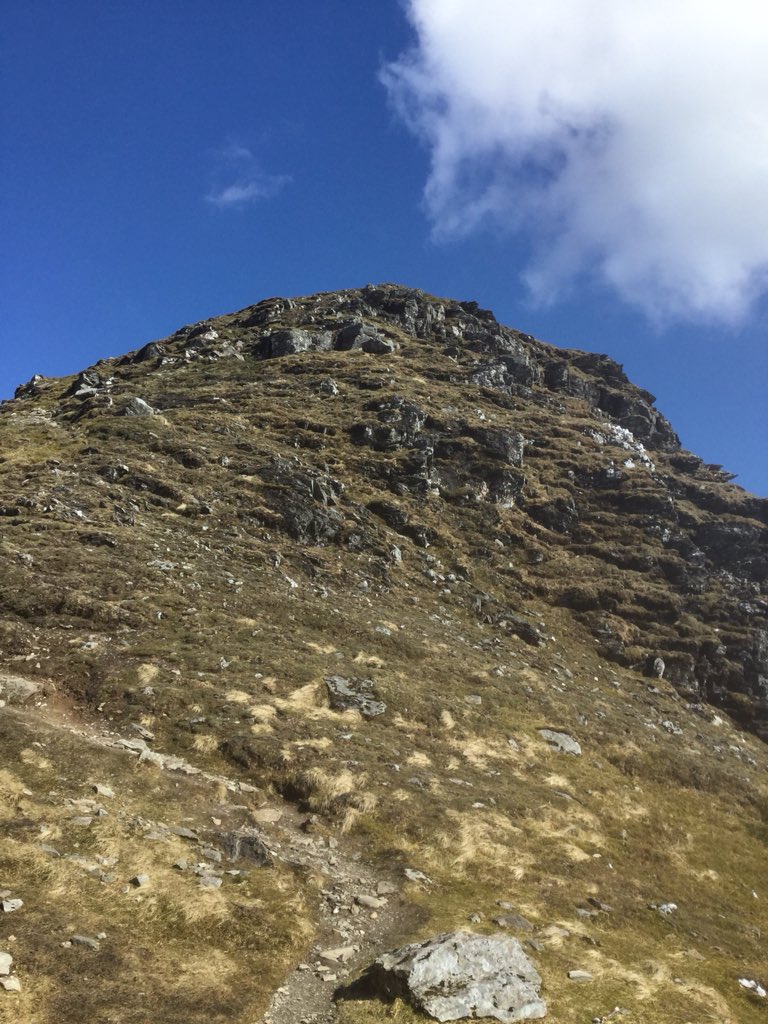 AndreePoppleton's tweet photo. On top of the world! #madeit #firstmunro #benlomond #achievement #theresalwaysthehills #magnificentday https://t.co/CpKNqk7WHQ