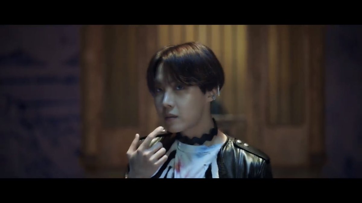 OreoDonuts's tweet photo. Wow why is no one talking about hoseok’s piercings #iVoteBTSBBMAs https://t.co/MQlSXQaPxC