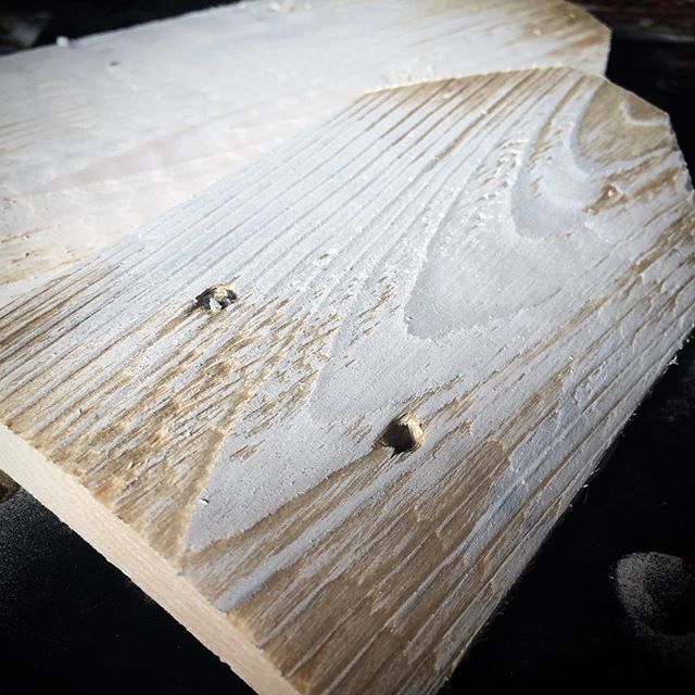 unpolishedbarn's tweet photo. I’ve learned not to force ideas💡Gotta just wait & boom there one is! Then ya end up working late to make it happen 🔨 Hope they turn out like I hope!🤞
.
#wood #woodgrain #woodworking #rusticdecor #rustic #rustichome #handpainted #etsy #etsyshop #madeinmaine #handmade #handcra… https://t.co/ipGNJre3fJ
