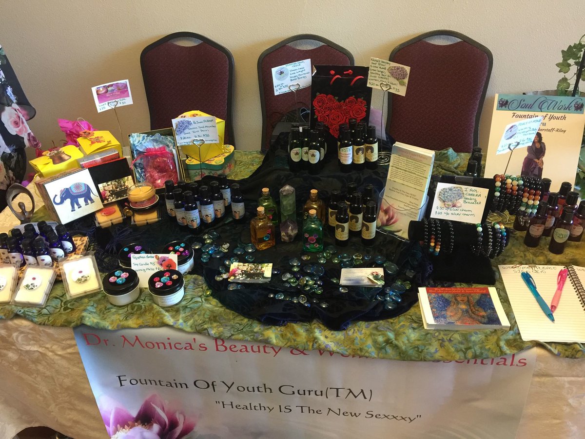 VegasHolistic's tweet photo. Dr. Monica Bickerstaff @VegasHolistic gets #CupcakeWasted with
Chef Porsha Kimble @yourcakediva @americasbestbakers
"Dr. Monica's Natural Beauty & Wellness Essentials" are a FAN FAVE! https://t.co/diJSazNYJR