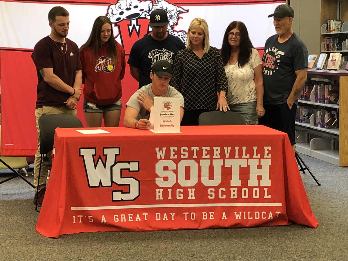 SouthWildcats's tweet photo. Congratulations to our Wildcat🐾 seniors who signed 📃🖊 today! 
Abigail Ellsworth @goashlandeagles 🏊🏻‍♀️ 
Eric Edman @OhioWesleyan ⚾️ 
Jordan Orr @WalshUniversity ⚾️ #WildcatPride🐾 https://t.co/9jOVU3emDp