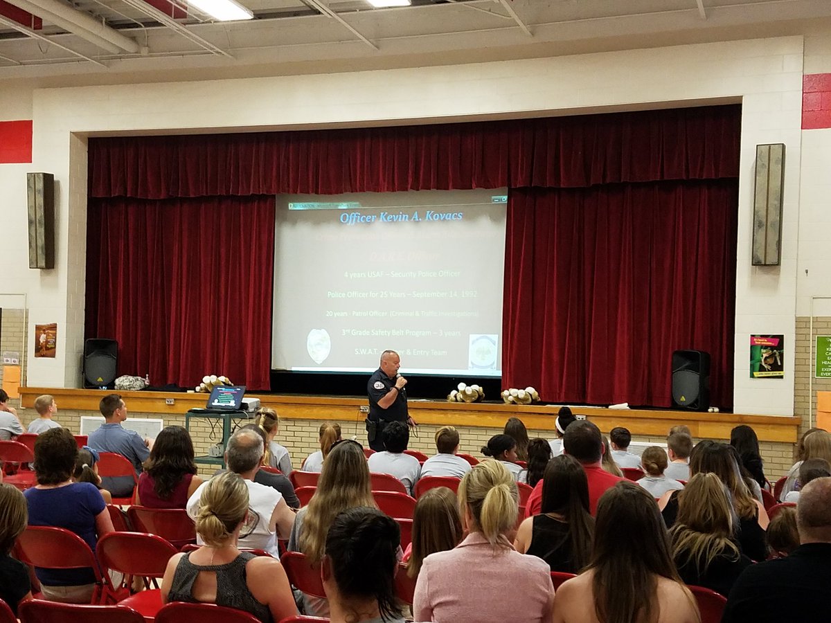 PARKWDprincipal's tweet photo. 5th Grade DARE Graduation https://t.co/y9Q6eLF3C4